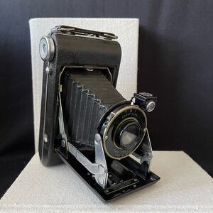 Kodak - Vigilant Junior Six-20 - Folding Camera - Vintage